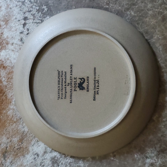 1978 Santa's Helpers Barbara Linley Adams 1st Christmas Plate Poole England 8" - Picture 2 of 4